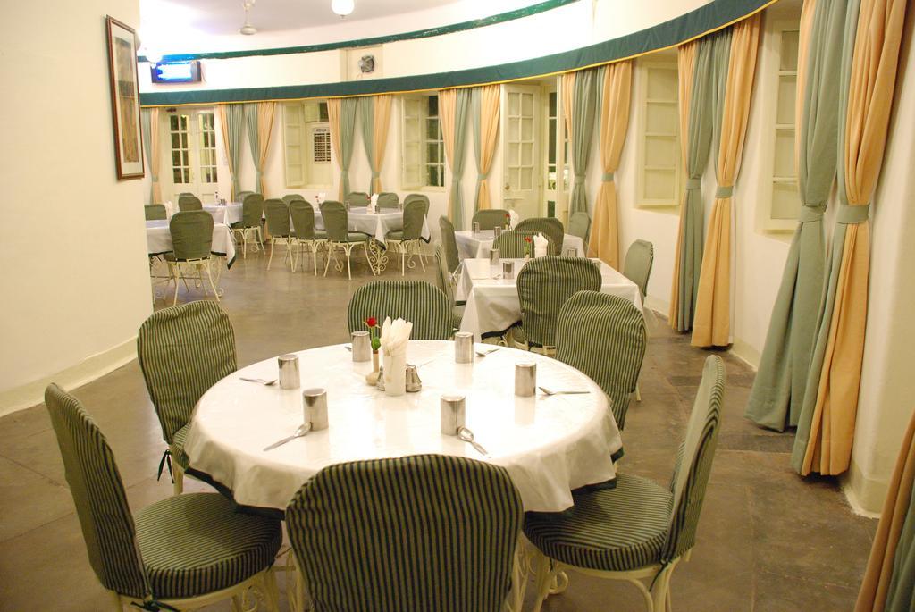 Garden Hotel - Heritage By Hrh Group Of Hotels Ουνταϊπούρ Εστιατόριο φωτογραφία