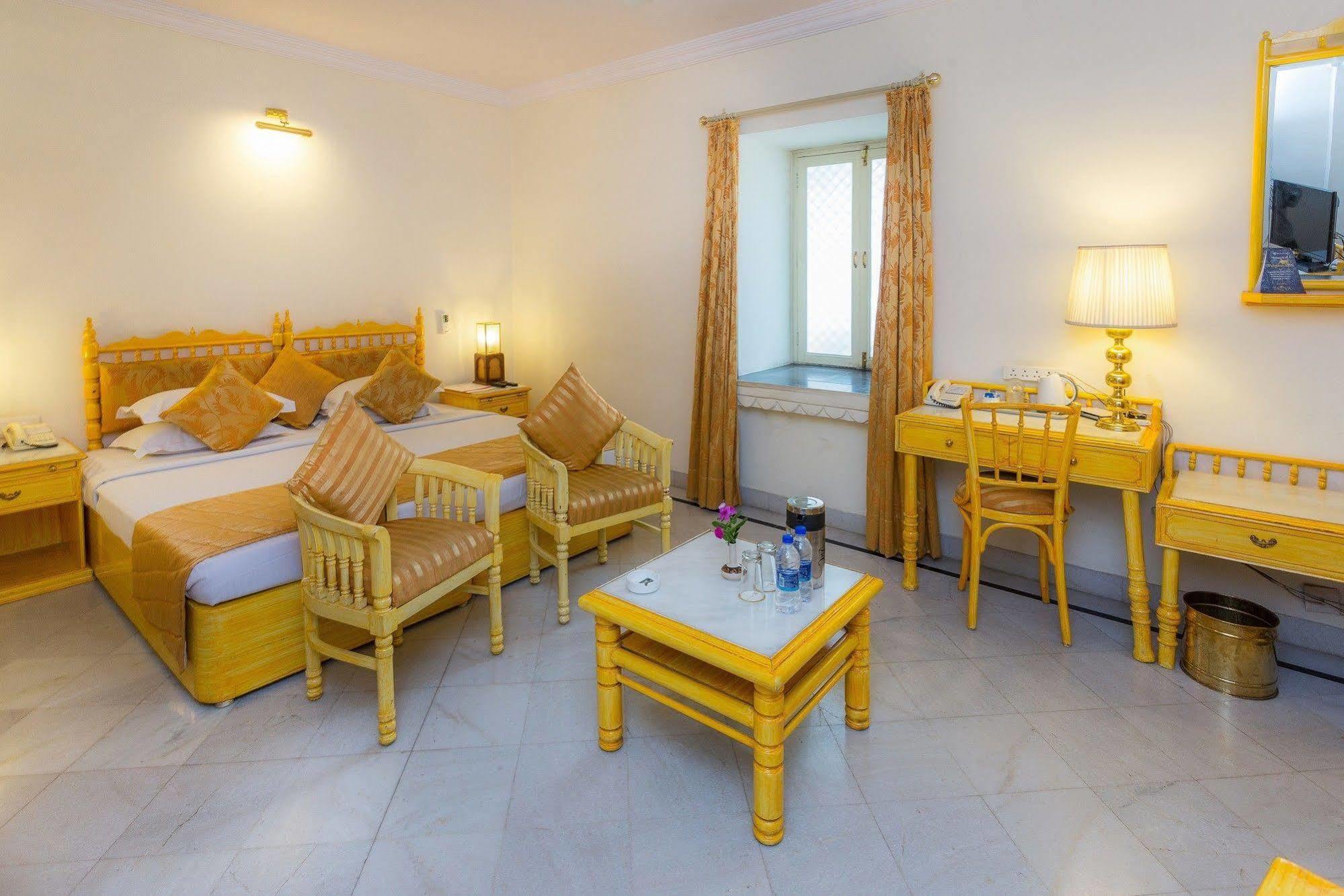 Garden Hotel - Heritage By Hrh Group Of Hotels Ουνταϊπούρ Εξωτερικό φωτογραφία